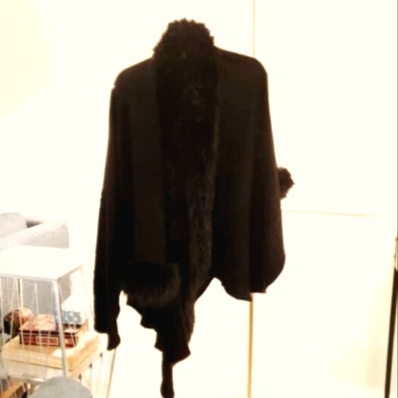 GORGEOUS boutique sweater never worn! - Picture 1 of 3